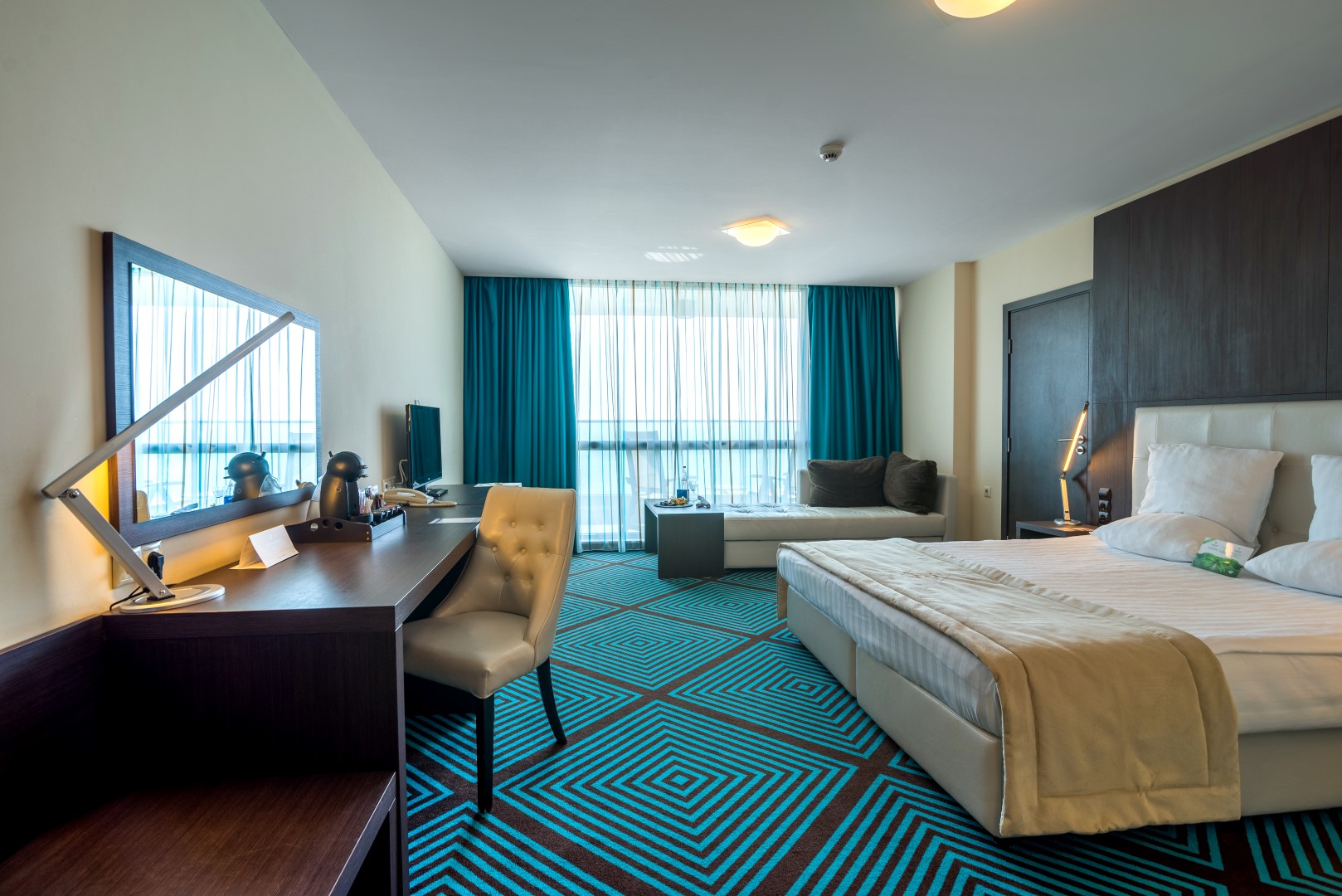 INTERNATIONAL_CASINO_TOWER__HOTEL_NISIPURILE_DE_AUR_BULGARIA_AIR_TOUR_TRAVEL